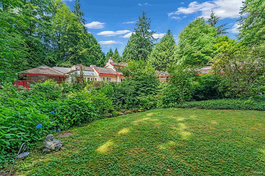 2901 Allan Road North Vancouver, BC - 37