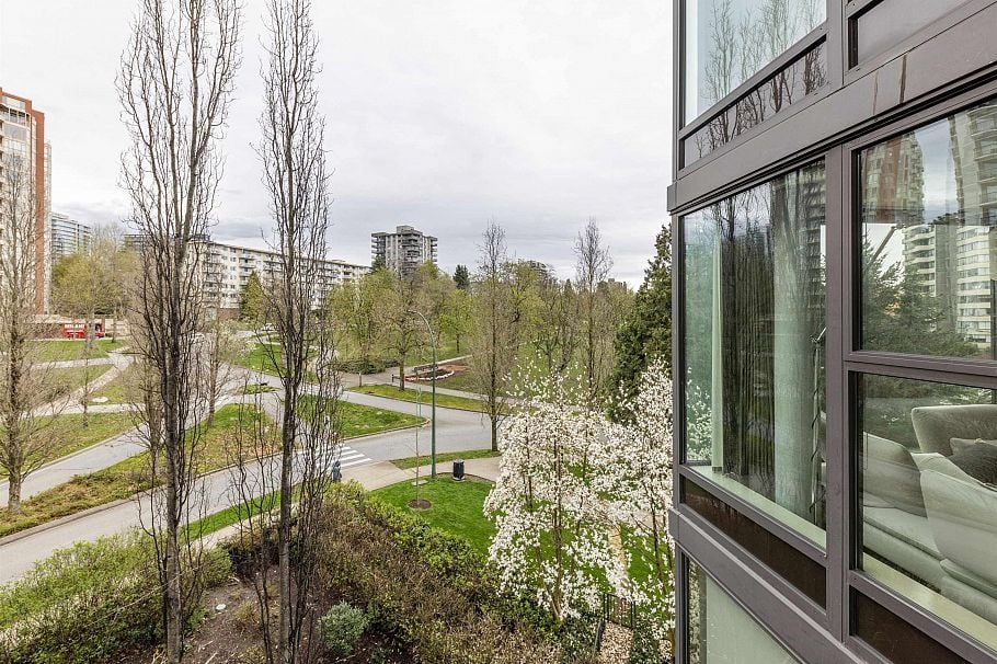 501 683 Victoria Park West North Vancouver, BC - 24