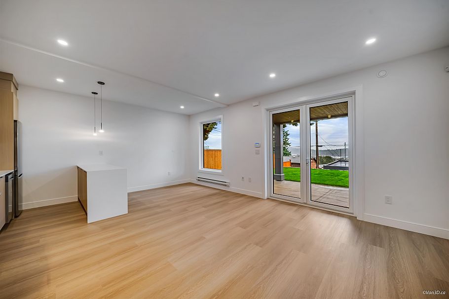 973 Adderley Street North Vancouver, BC - 33