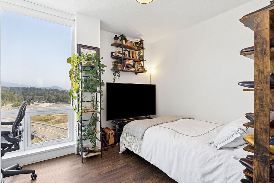 1702 1550 Fern Street North Vancouver, BC - 18