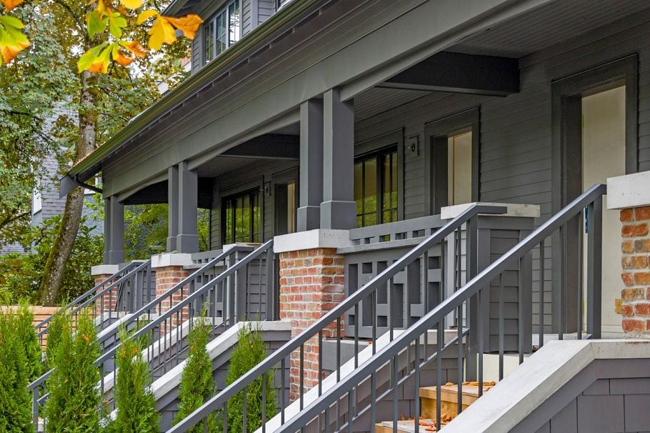 2505 W 37th Avenue Vancouver, BC - 1