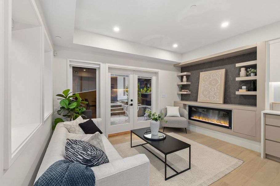 2432 W 49th Avenue Vancouver, BC - 2