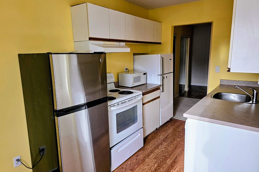 208 214 E 15th Street North Vancouver, BC - 2