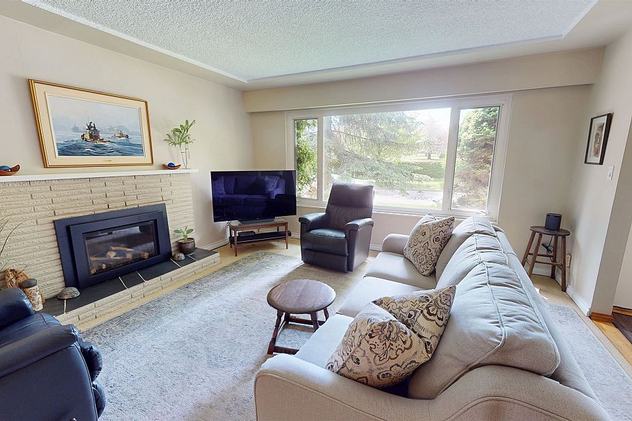 483 E 31st Avenue Vancouver, BC - 2