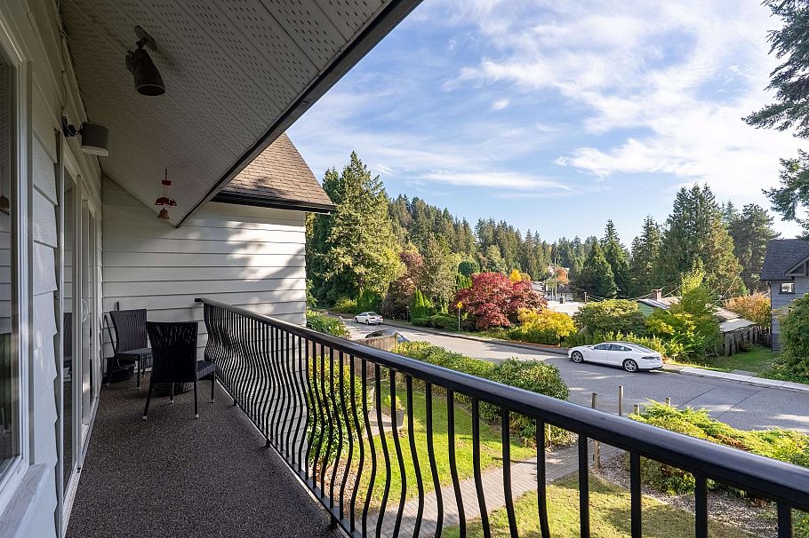 324 E 24th Street North Vancouver, BC - 40