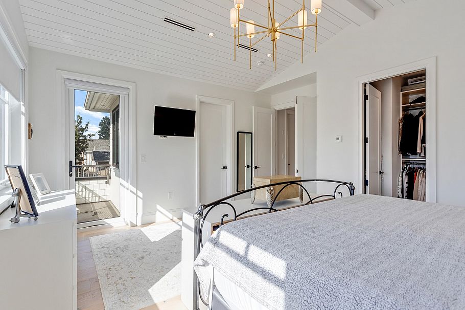 345 E 20th Street North Vancouver, BC - 26