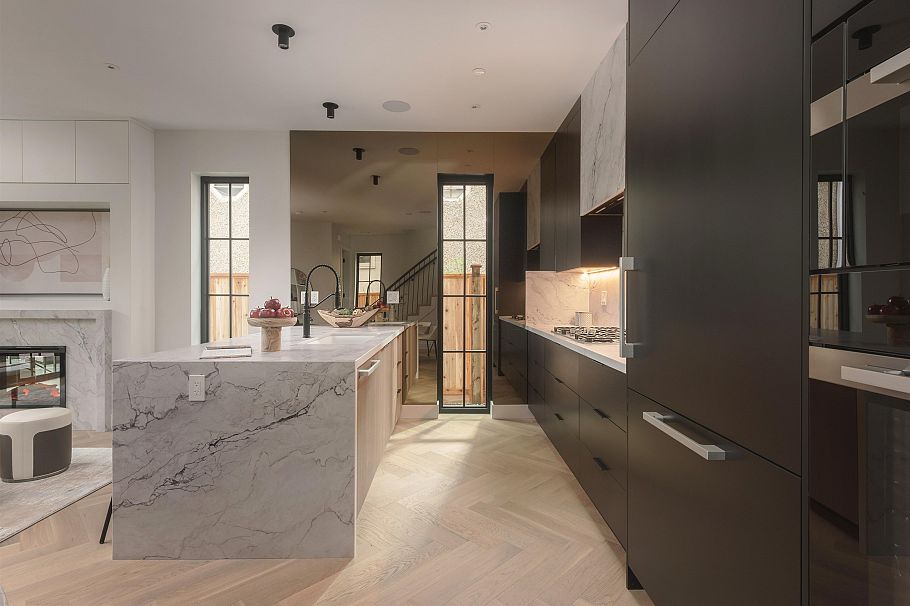 1 240 E 37th Avenue Vancouver, BC - 7