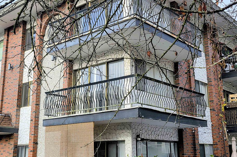 208 214 E 15th Street North Vancouver, BC - 5