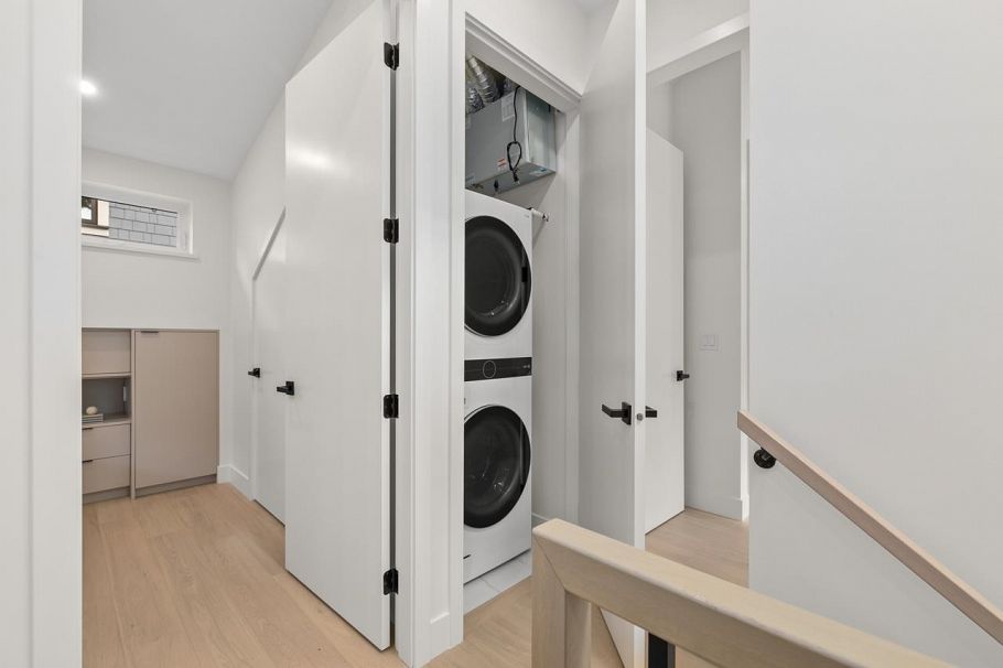 2430 W 49th Avenue Vancouver, BC - 32