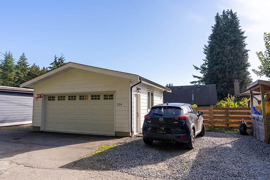 324 E 24th Street North Vancouver, BC - 34