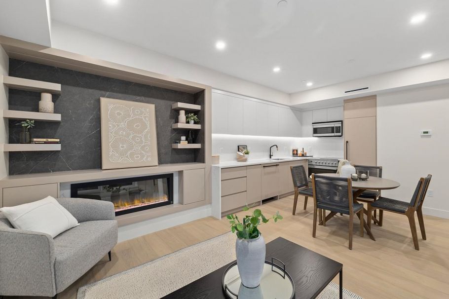 2432 W 49th Avenue Vancouver, BC - 5