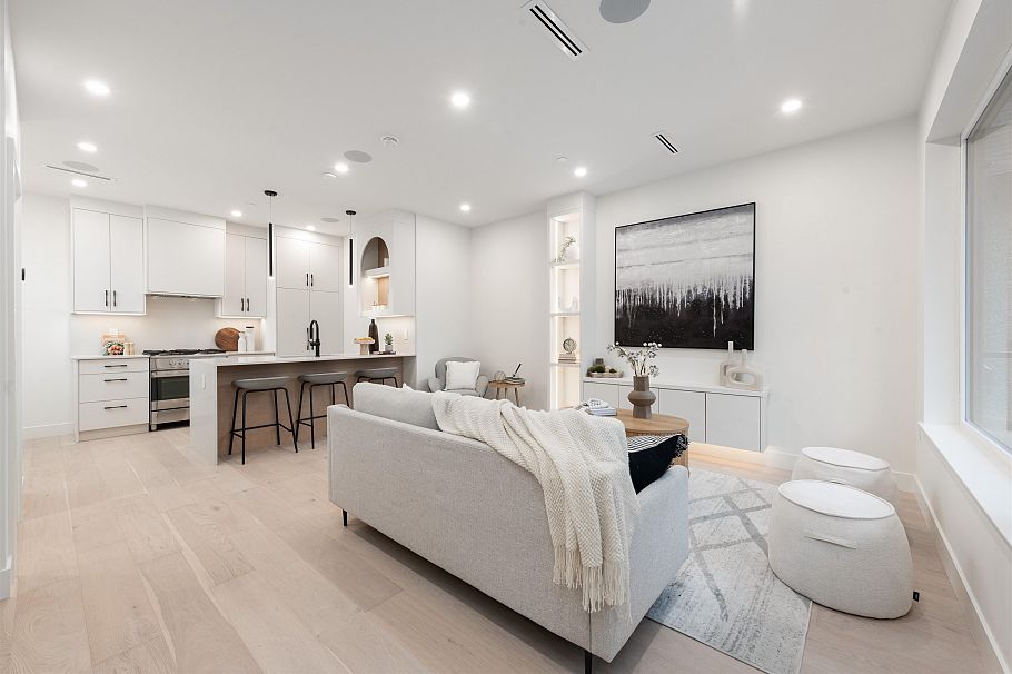 1 65 E King Edward Avenue Vancouver, BC - 1