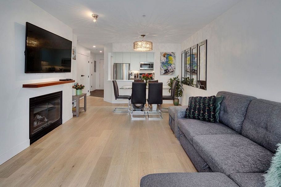 411 108 W Esplanade Avenue North Vancouver, BC - 1