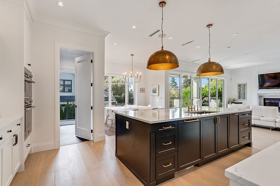 345 E 20th Street North Vancouver, BC - 10