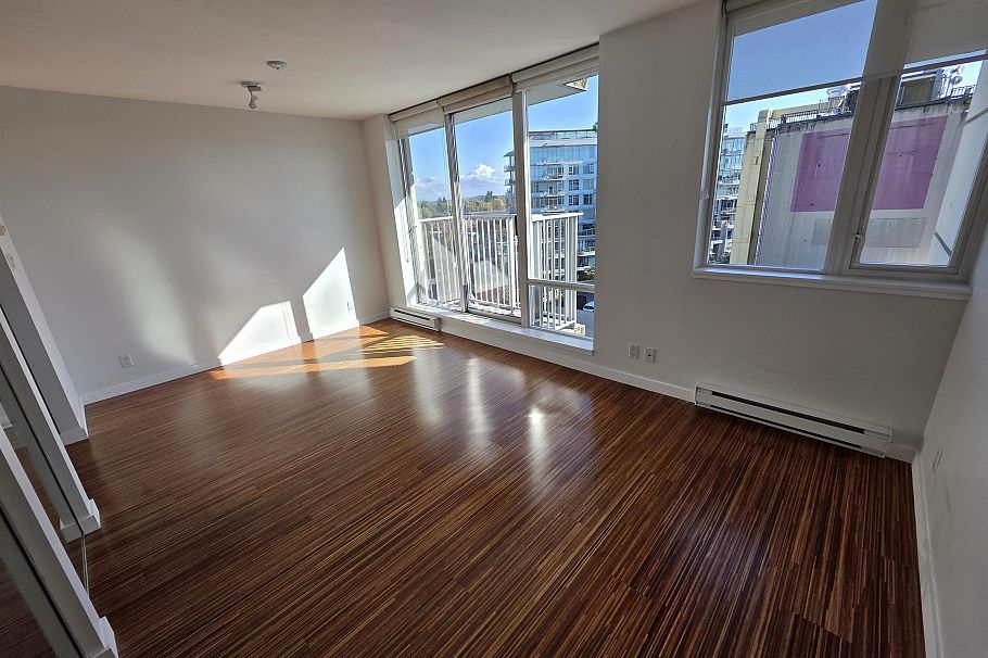 806 328 E 11th Avenue Vancouver, BC - 3