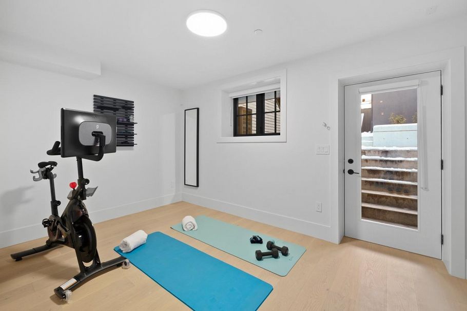 2505 W 37th Avenue Vancouver, BC - 30