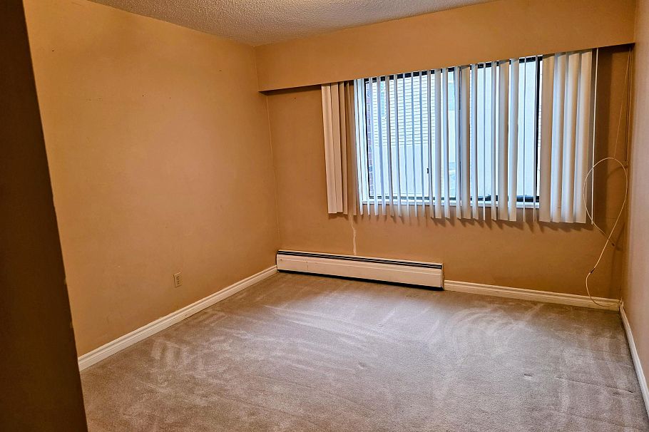 208 214 E 15th Street North Vancouver, BC - 4