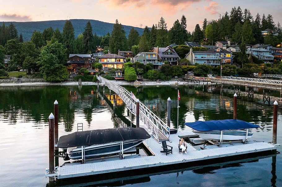 4625 Strathcona Road North Vancouver, BC - 2