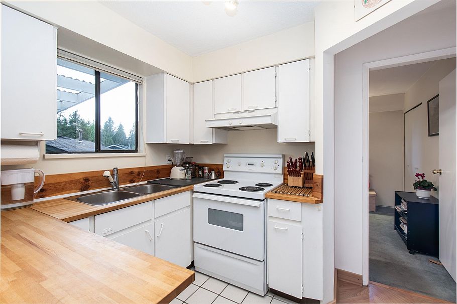 3875 Regent Avenue North Vancouver, BC - 8
