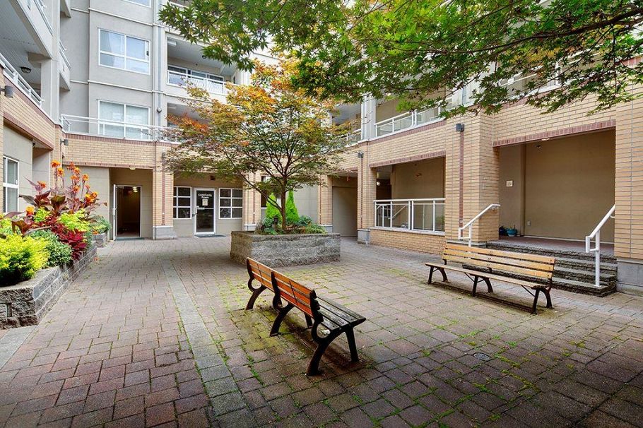 411 108 W Esplanade Avenue North Vancouver, BC - 25