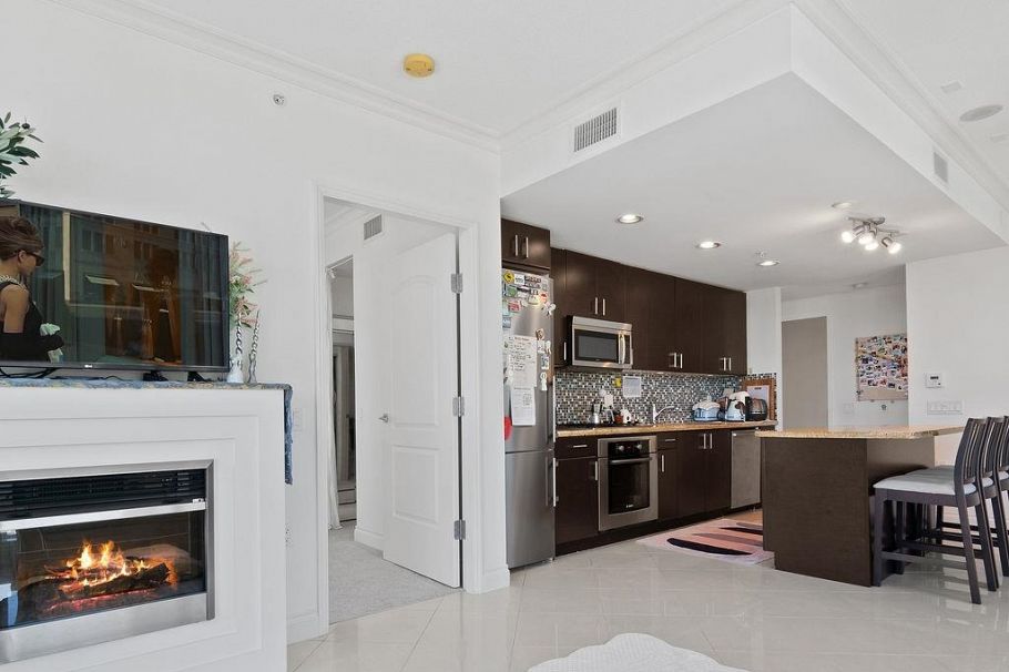 602 162 Victory Ship Way North Vancouver, BC - 7