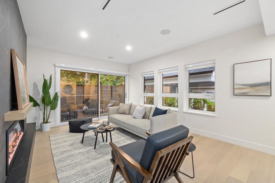 2430 W 49th Avenue Vancouver, BC - 6