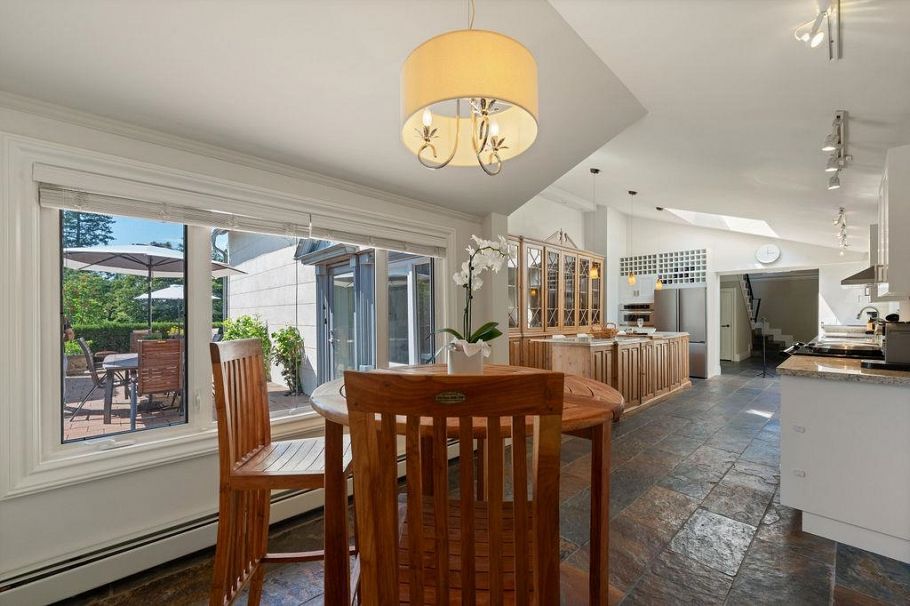 284 Sandringham Crescent North Vancouver, BC - 21