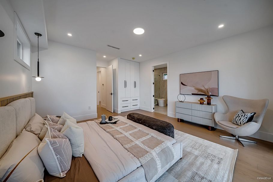 973 Adderley Street North Vancouver, BC - 27