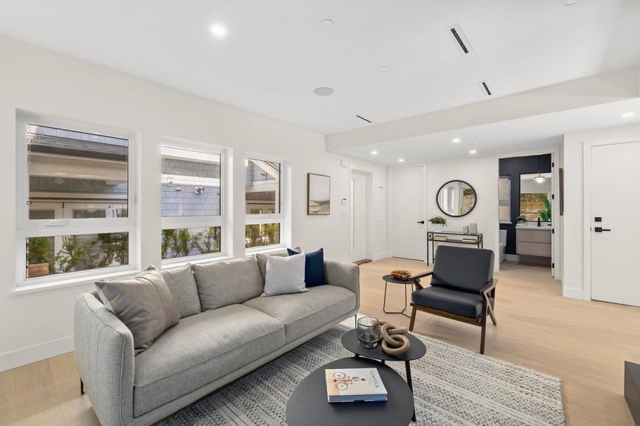 2430 W 49th Avenue Vancouver, BC - 7