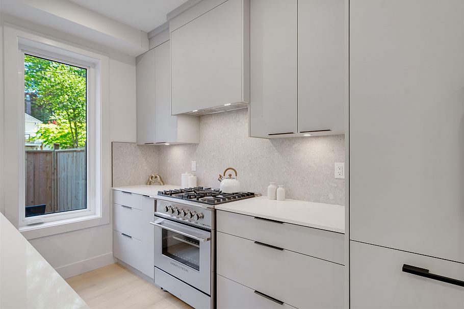 4 3836 W 8th Avenue Vancouver, BC - 9