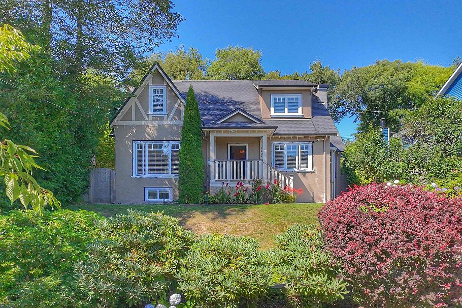 3521 W 39th Avenue Vancouver, BC - 1