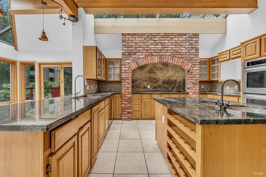 2901 Allan Road North Vancouver, BC - 2