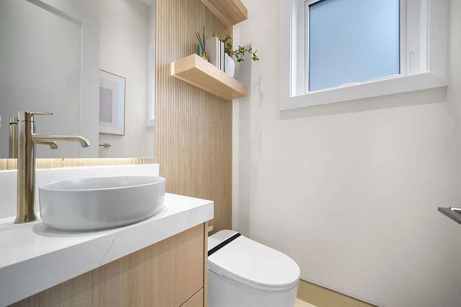 4681 Argyle Street Vancouver, BC - 4