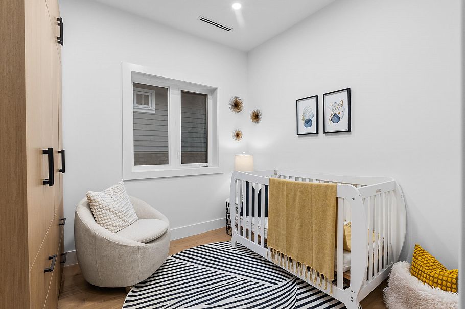 1 1166 E 11th Avenue Vancouver, BC - 20