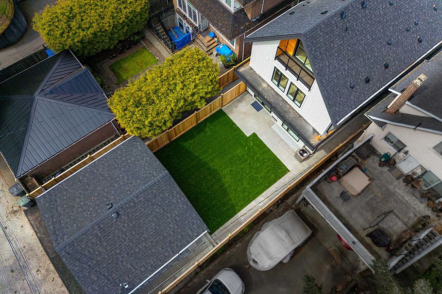 968 W 17th Avenue Vancouver, BC - 2