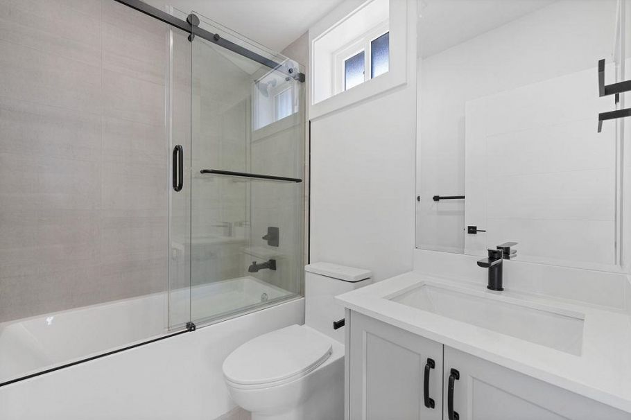 2 2447 E 41st Avenue Vancouver, BC - 33