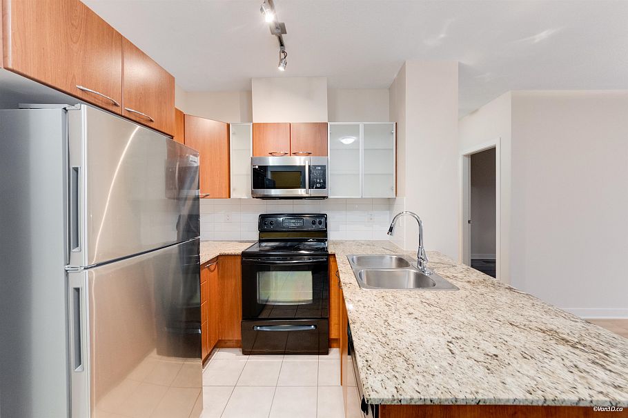 422 4078 Knight Street Vancouver, BC - 2