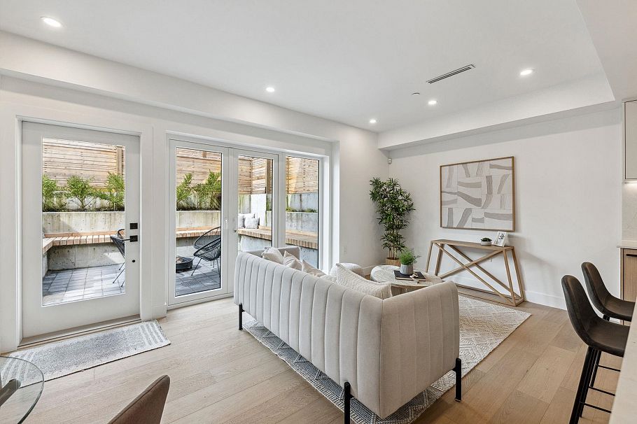 3383 Victoria Drive Vancouver, BC - 4