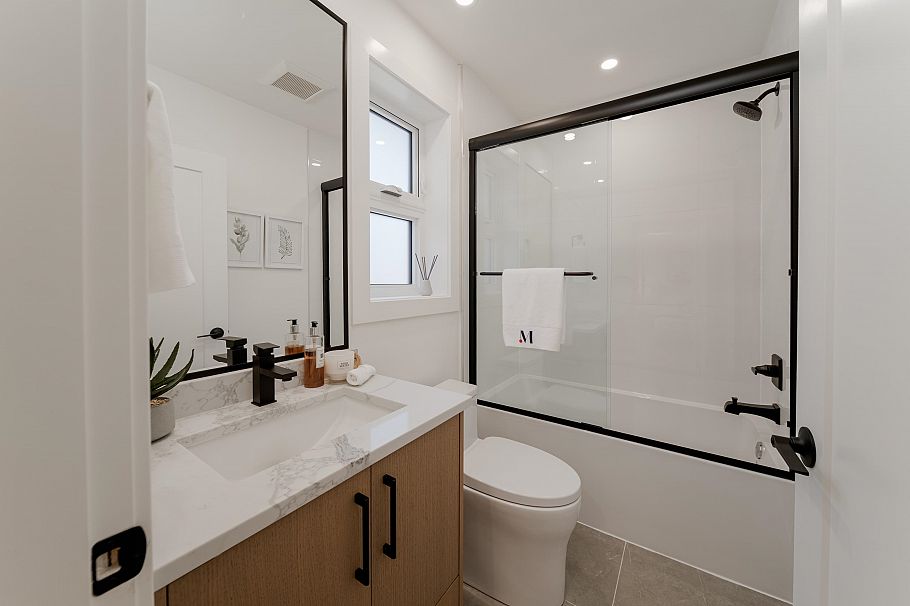 968 W 17th Avenue Vancouver, BC - 22