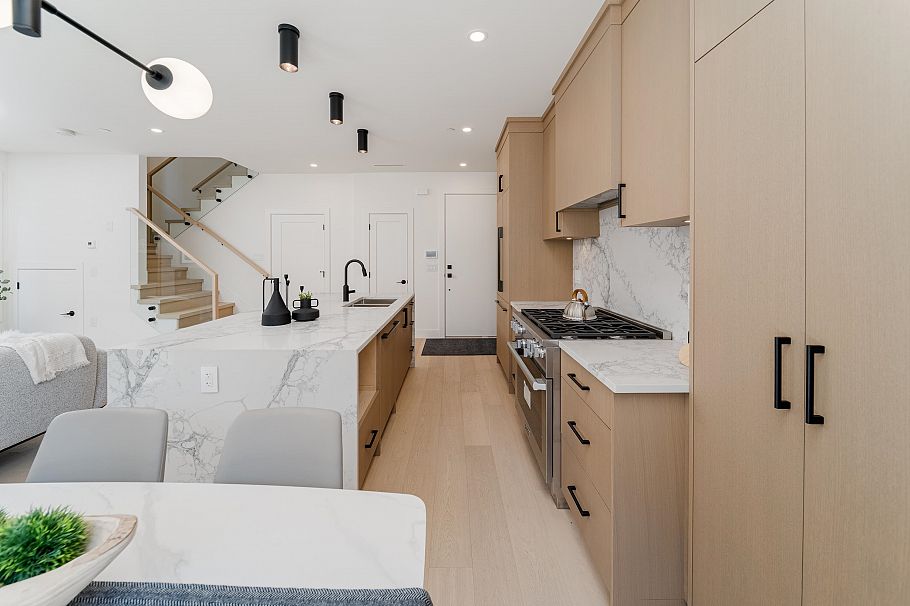 968 W 17th Avenue Vancouver, BC - 9