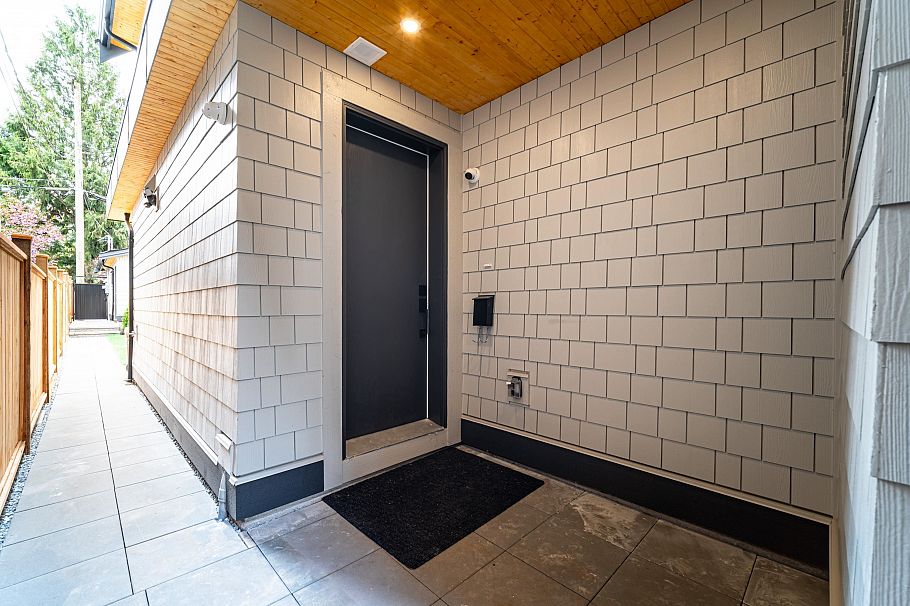 968 W 17th Avenue Vancouver, BC - 4