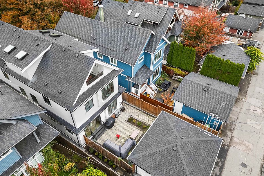 1 1166 E 11th Avenue Vancouver, BC - 3