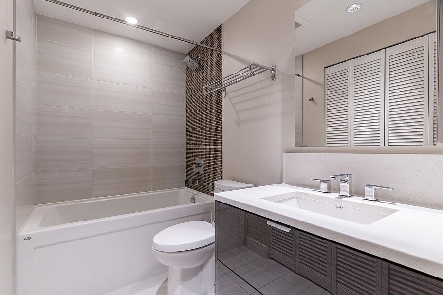 202 1777 W 7th Avenue Vancouver, BC - 9