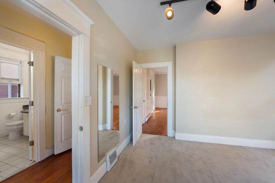 31 W 11th Avenue Vancouver, BC - 25