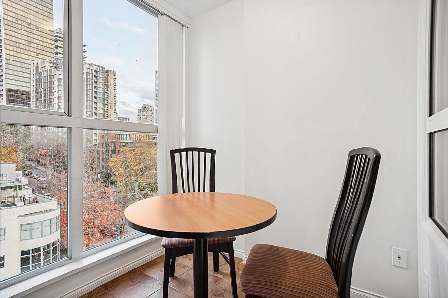 703 910 Beach Avenue Vancouver, BC - 11