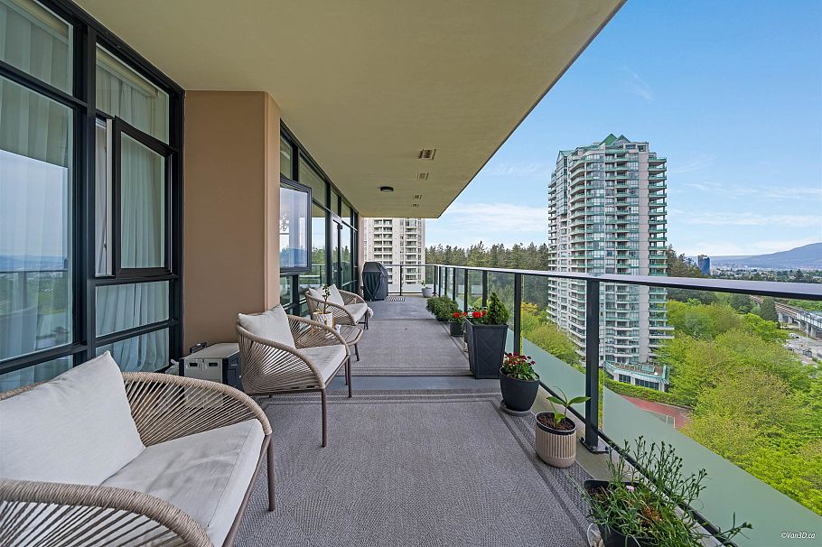 1302 6168 Wilson Avenue Burnaby, BC - 2