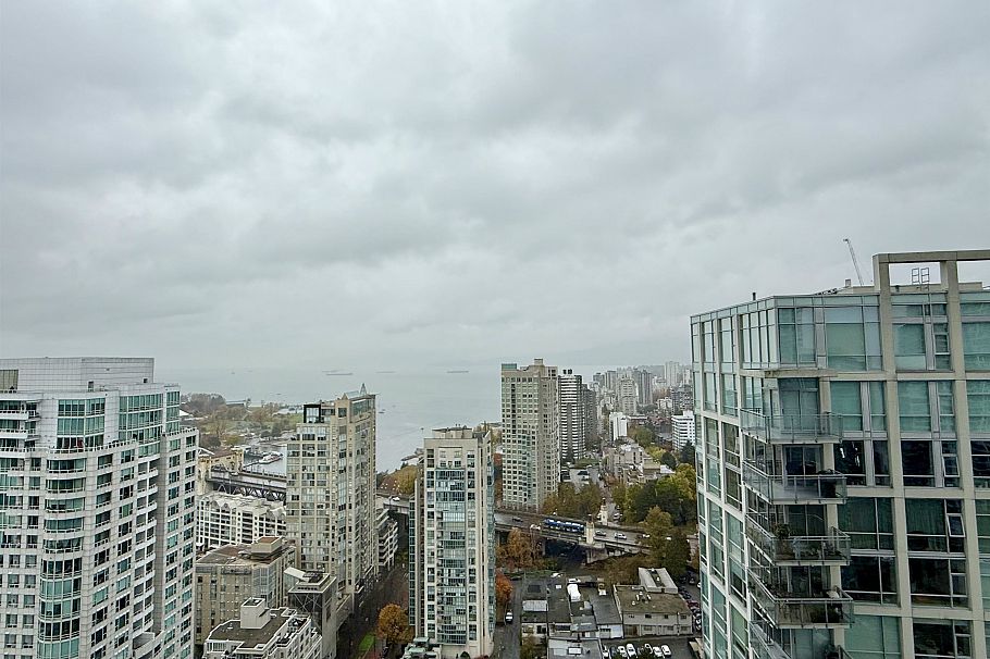 3605 1480 Howe Street Vancouver, BC - 35