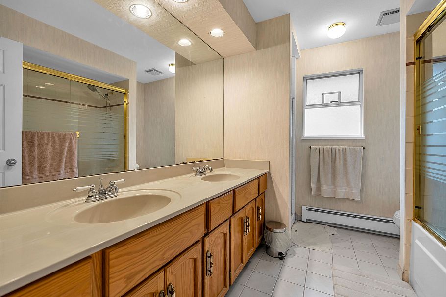 3863 W 30th Avenue Vancouver, BC - 10