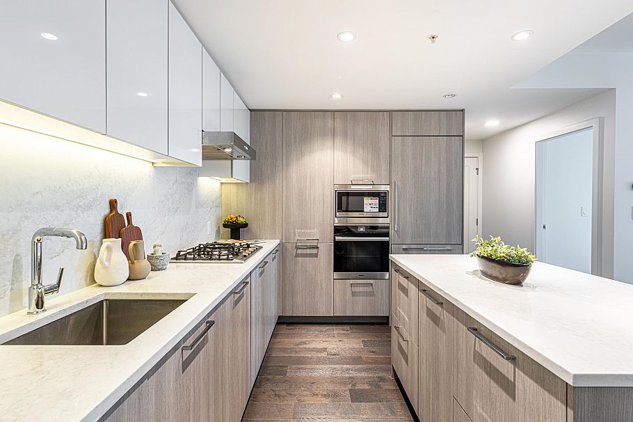 902 3331 No. 3 Road Richmond, BC - 10