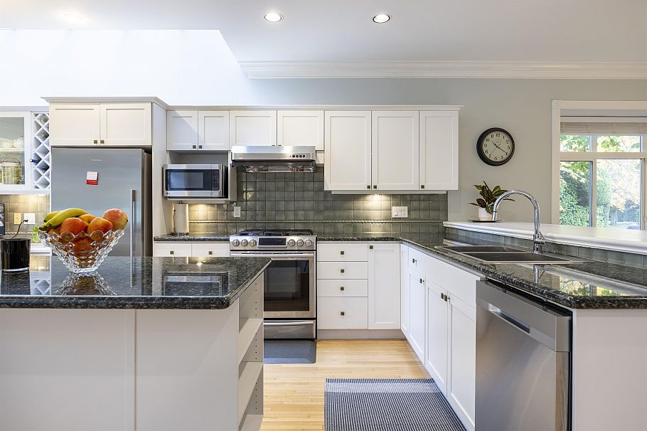 4203 W 14th Avenue Vancouver, BC - 14